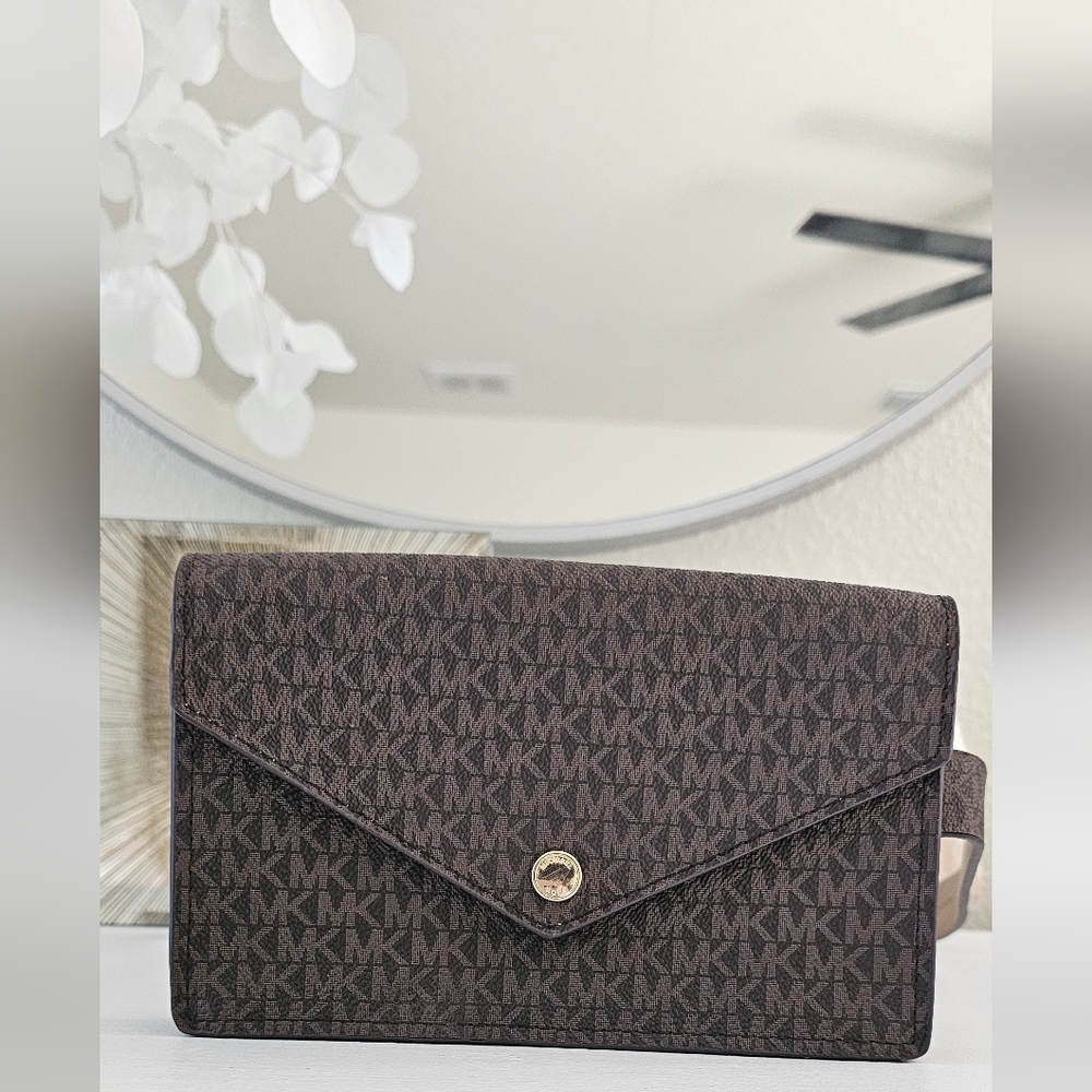 EUC Michael Kors Signature Logo Envelope Belt Bag